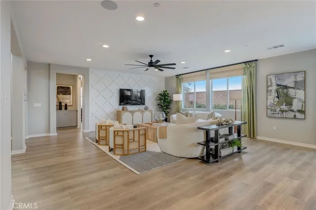 a view of a livingroom with furniture and a ceiling fan
