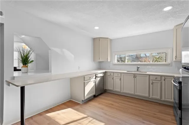 $235,000 | 828 East 82nd Street, Kansas City, MO 64131