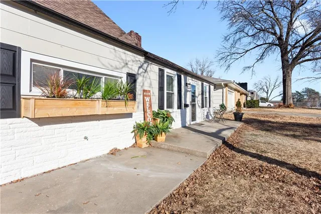 $235,000 | 828 East 82nd Street, Kansas City, MO 64131