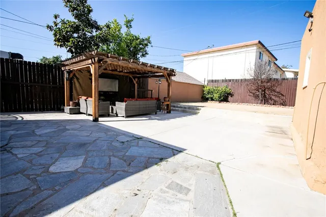 a view of a house with backyard and sitting area