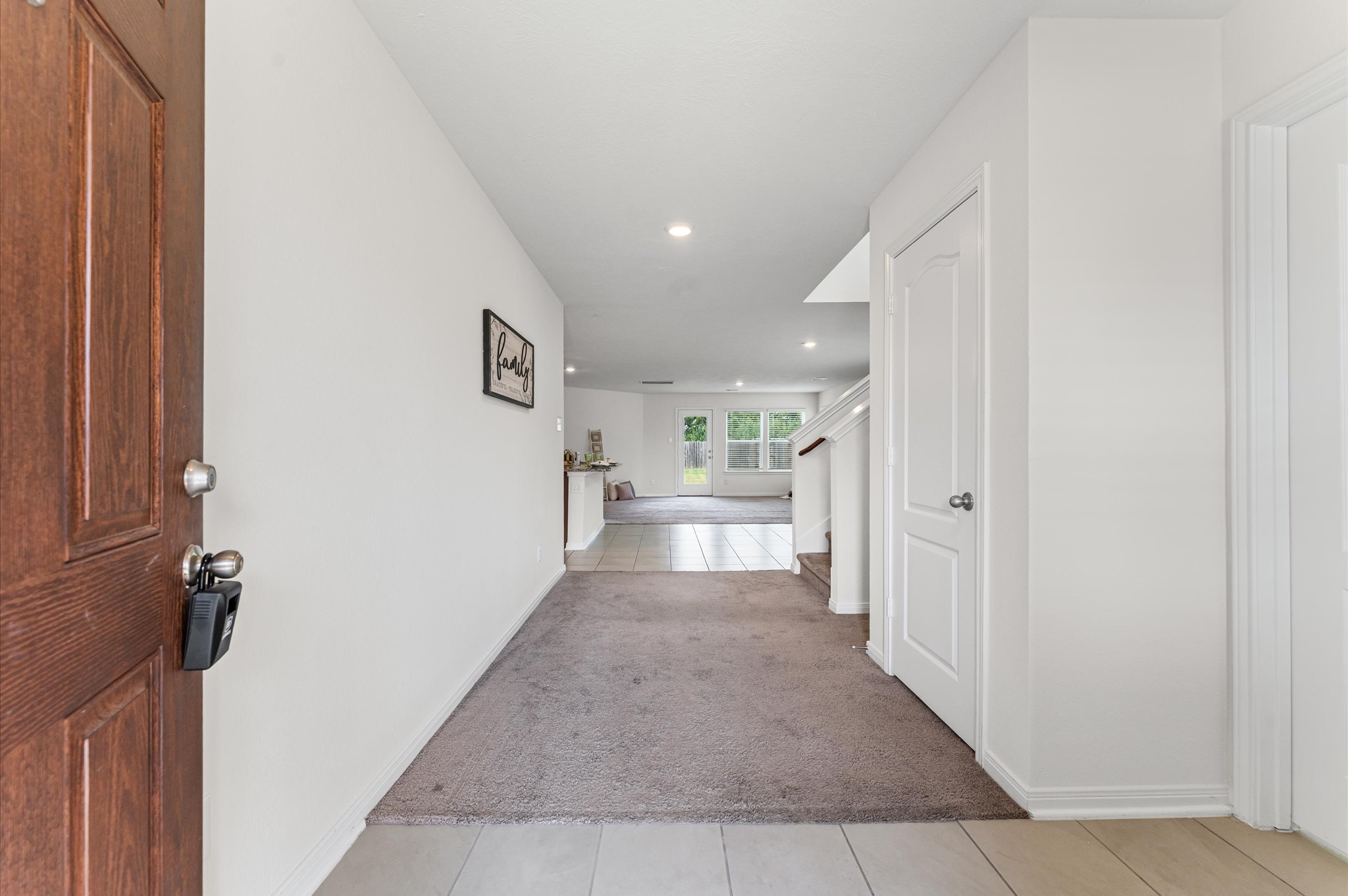 5031 Gazelle Leap Lane Richmond, TX 77406 - Photo 5 of 30 a view of a hallway with a livingroom and a bathroom