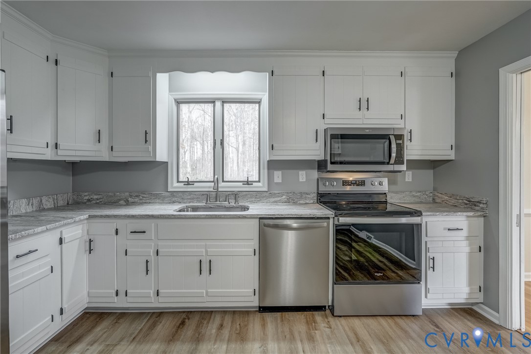 3534 Davis Mill Road Goochland, VA 23063 - Photo 22 of 40 a kitchen with granite countertop white cabinets and stainless steel appliances