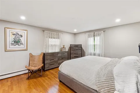 $899,000 | 7 Meadowbrook Drive, Barrington, RI 02806