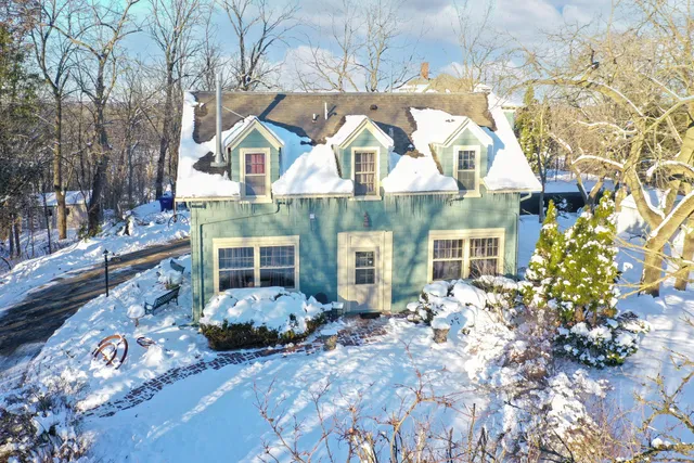 $899,000 | 540 Storle Avenue, Burlington, WI 53105