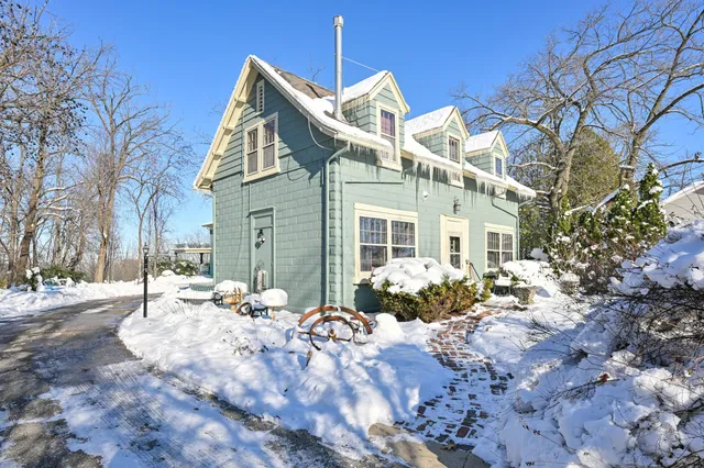 $899,000 | 540 Storle Avenue, Burlington, WI 53105