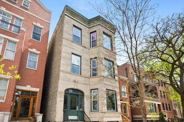 $3,800 | 3751 North Clifton Avenue, Unit 3, Chicago, IL 60613