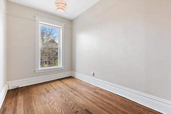 $3,800 | 3751 North Clifton Avenue, Unit 3, Chicago, IL 60613