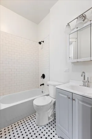 $3,800 | 3751 North Clifton Avenue, Unit 3, Chicago, IL 60613
