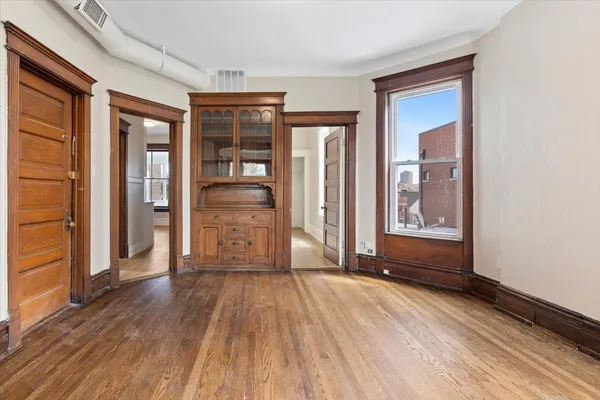 $3,800 | 3751 North Clifton Avenue, Unit 3, Chicago, IL 60613