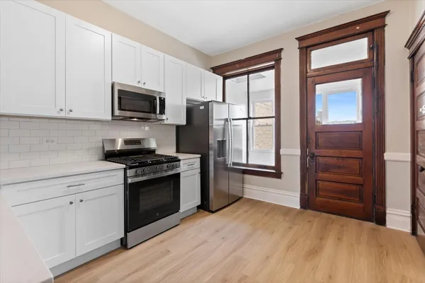 $3,800 | 3751 North Clifton Avenue, Unit 3, Chicago, IL 60613