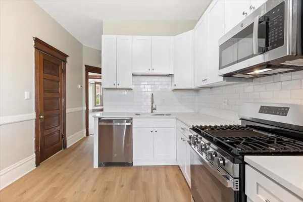 $3,800 | 3751 North Clifton Avenue, Unit 3, Chicago, IL 60613