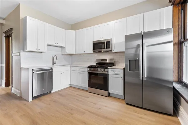 $3,800 | 3751 North Clifton Avenue, Unit 3, Chicago, IL 60613