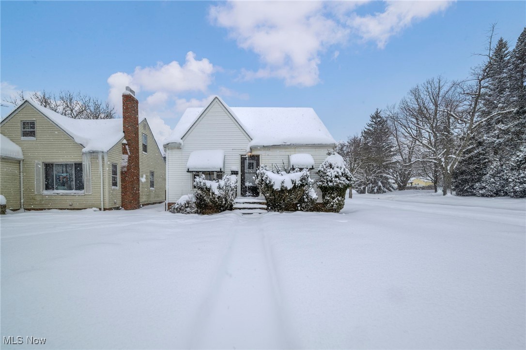 5100 Erwin Street Maple Heights, OH 44137 - Photo 2 of 38