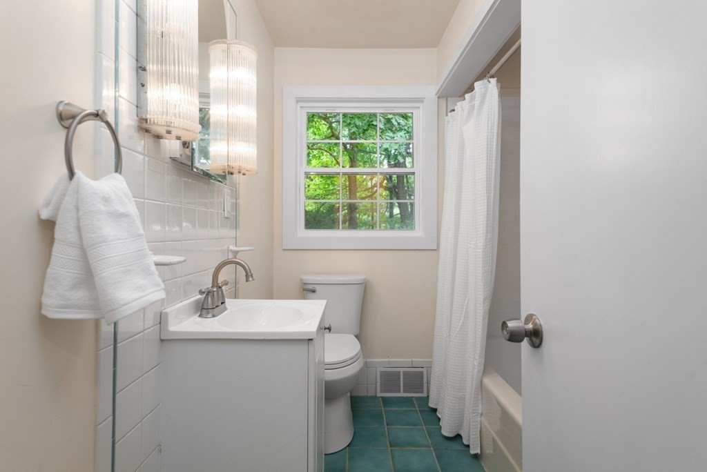 8 Endicott Road Boxford, MA 01921 - Photo 17 of 38