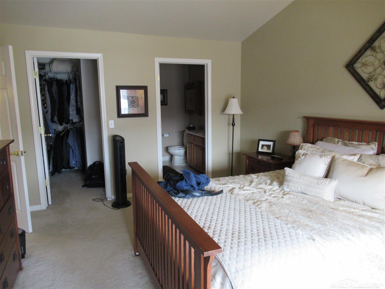 1898 Flagstone Circle Rochester, MI 48307 - Photo 23 of 33 31316534-22.JPG
