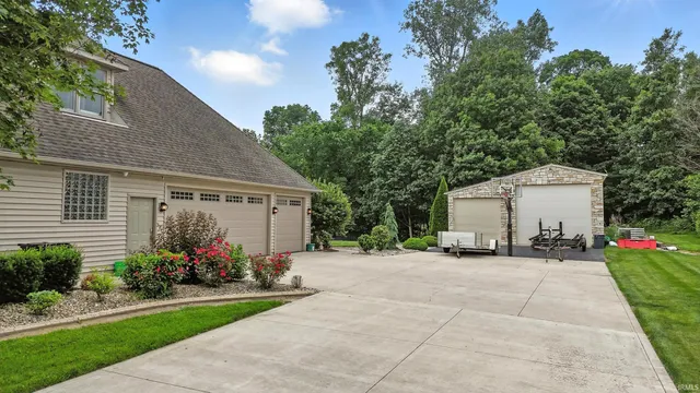 $1,349,900 | 17325 Highway 1, Spencerville, IN 46788