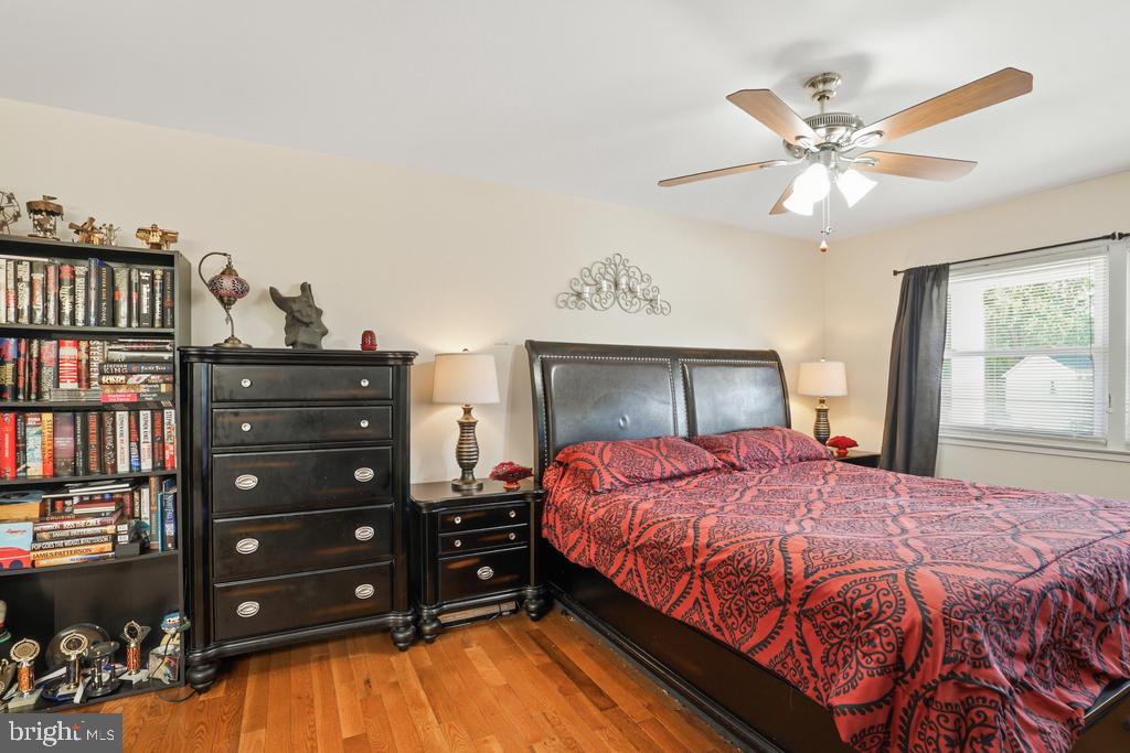 13203 Delaney Road Woodbridge, VA 22193 - Photo 23 of 43 Cozy retreat with warm wood accents.