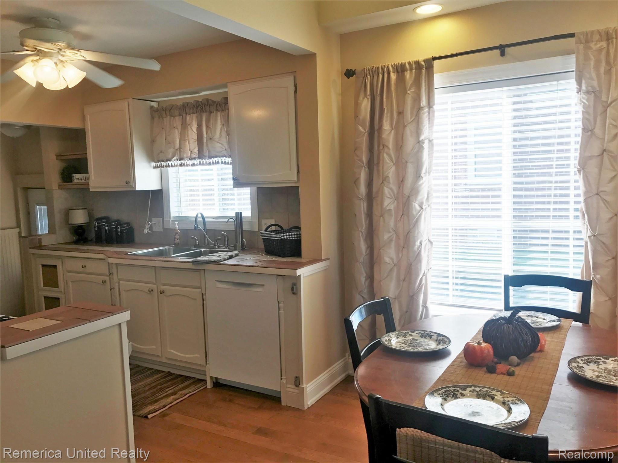 221 Linden Road Pontiac, MI 48341 - Photo 8 of 28 linden6.jpg