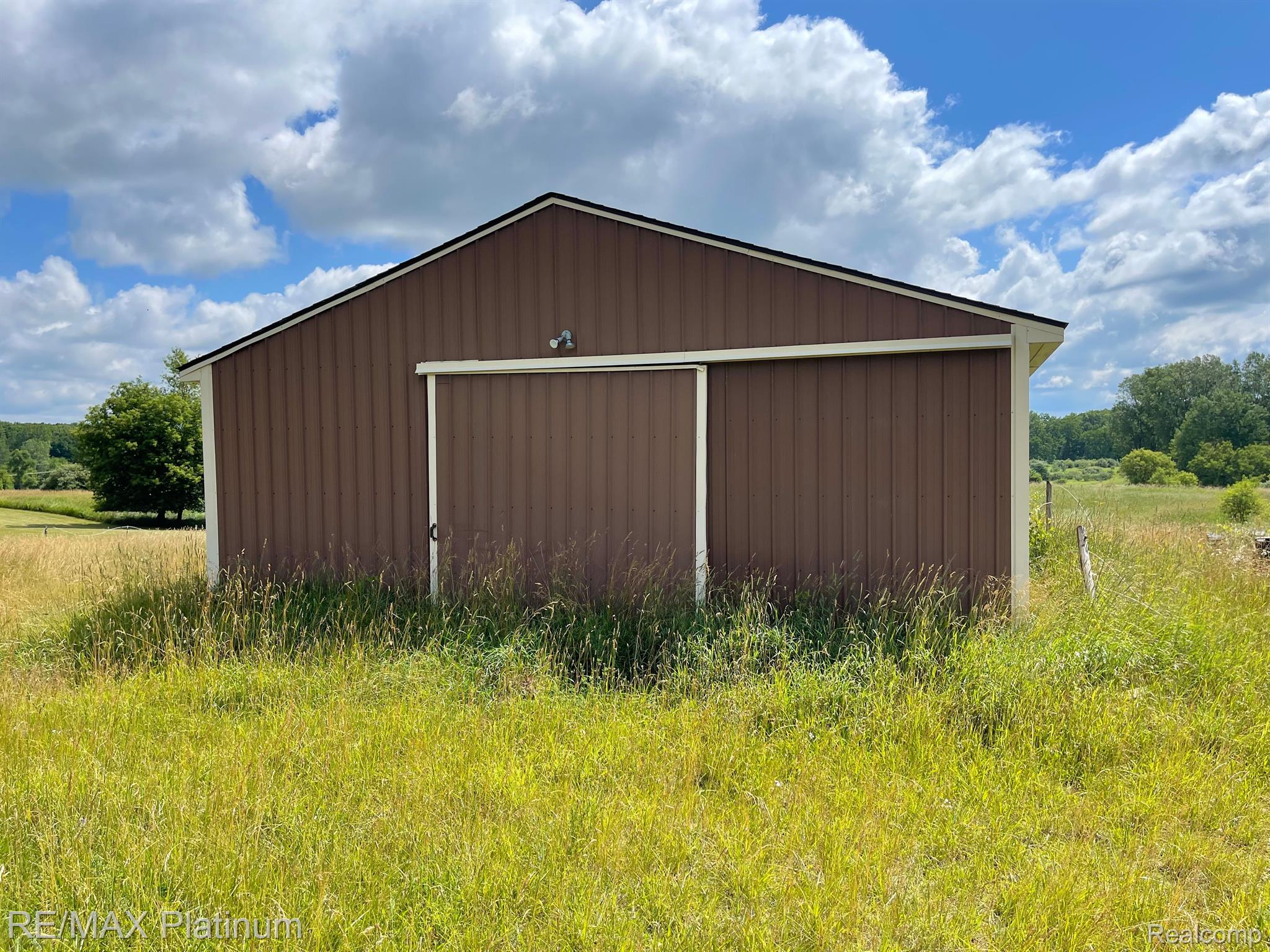 1924 East Beard Road Perry, MI 48872 - Photo 12 of 31 Horse barn