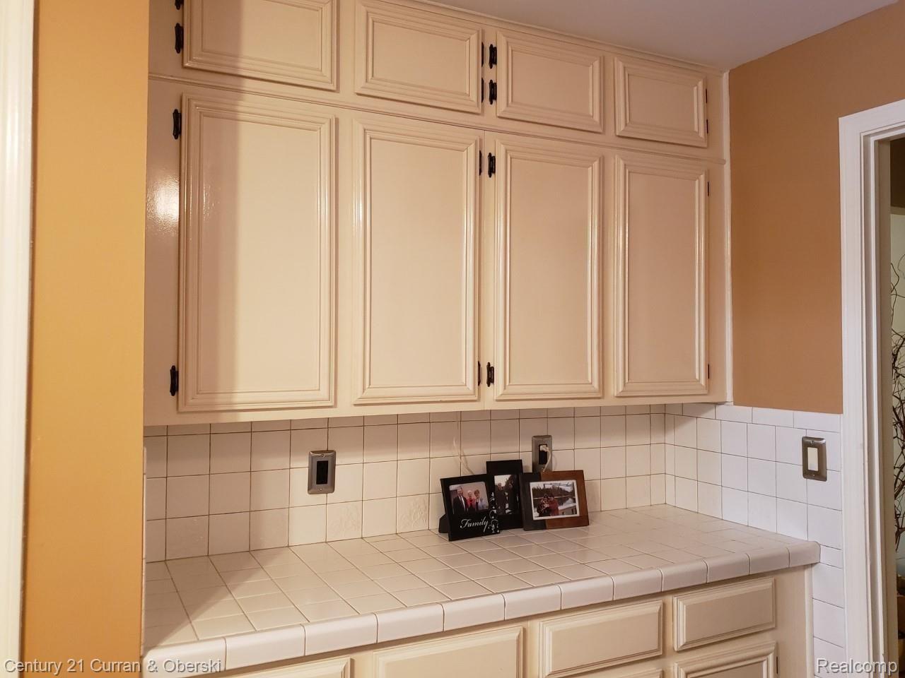 18301 13 Mile Road, Unit B23 Southfield, MI 48076 - Photo 13 of 41 thumbnail_20200828_140227_resized.jpg