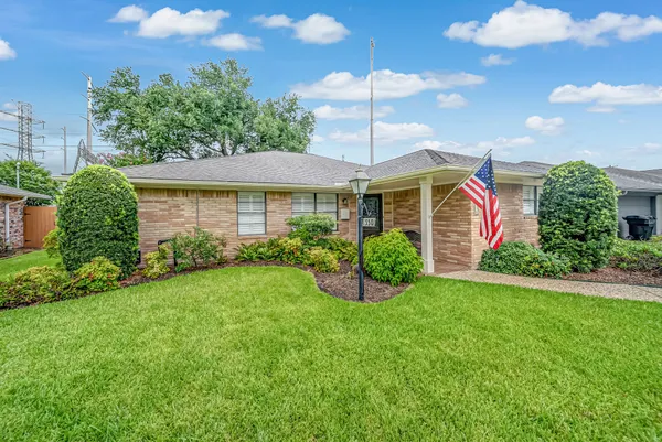 $659,000 | 1330 Foxwood Road, Houston, TX 77008
