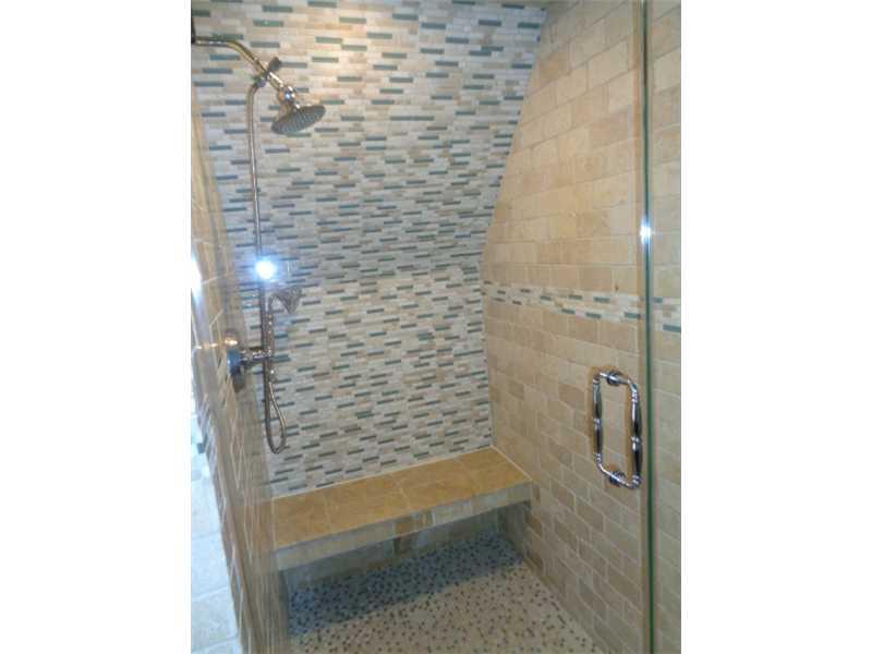 798 Osage Road Mt. Lebanon, PA 15243 - Photo 7 of 17 Master Bath/Spa.