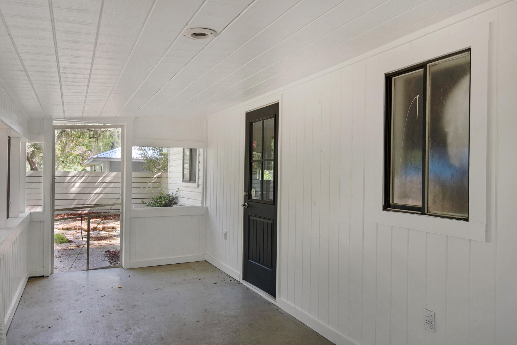 537 Ricker Avenue Santa Rosa Beach, FL 32459 - Photo 13 of 18 an empty room with windows