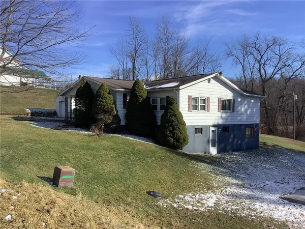 a view of a house with a yard