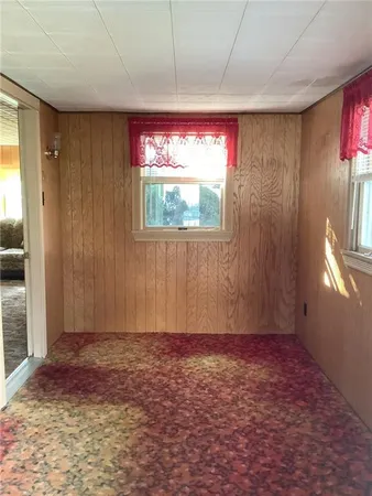 a view of empty room with window