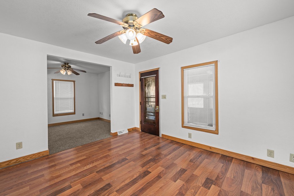 2025 South Bluff Boulevard Clinton, IA 52732 - Photo 3 of 20