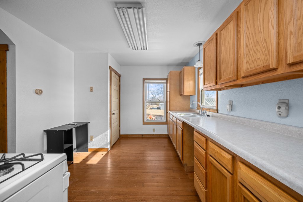 2025 South Bluff Boulevard Clinton, IA 52732 - Photo 9 of 20