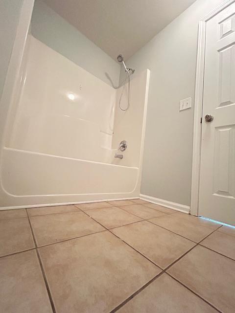 4350 Defoors Farm Trail Powder Springs, GA 30127 - Photo 26 of 47 a bathroom with a bathtub