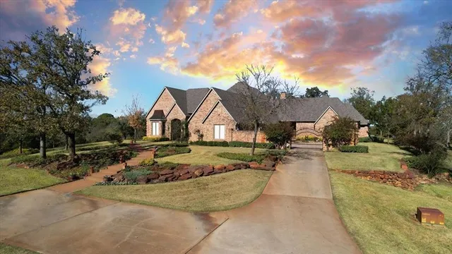 $2,150,000 | 811 Russell Lane, Denison, TX 75021