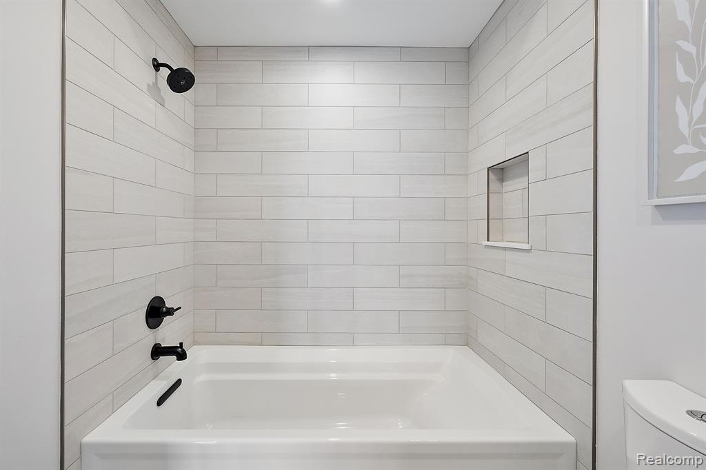 2051 Villa Road, Unit 404 Birmingham, MI 48009 - Photo 24 of 39 Gallery Image 24