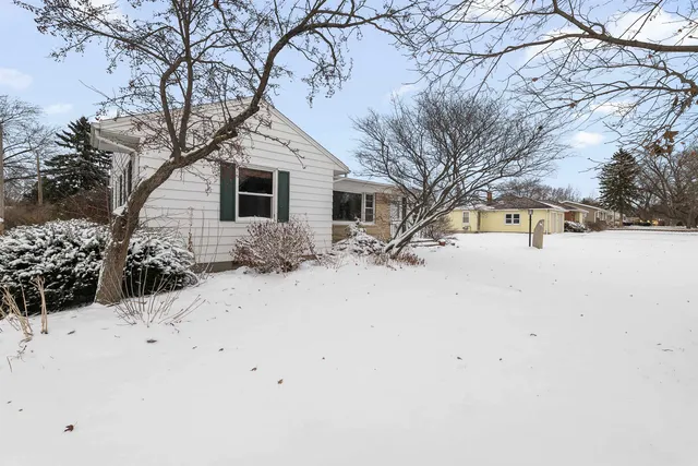$299,995 | 777 East Pioneer Road, Fond du Lac, WI 54935