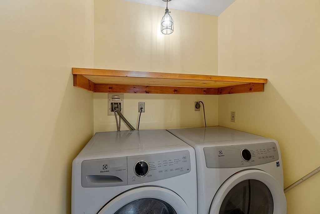 88 North End Road Townsend, MA 01469 - Photo 14 of 42 a utility room with dryer and washer