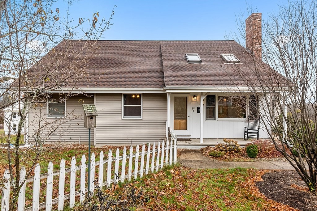 88 North End Road Townsend, MA 01469 - Photo 2 of 42 a front view of a house with a garden