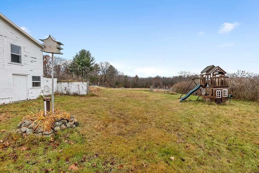 88 North End Road Townsend, MA 01469 - Photo 5 of 42 a backyard of a house with lots of green space