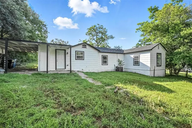 $1,275 | 1927 South Fannin Avenue, Denison, TX 75020