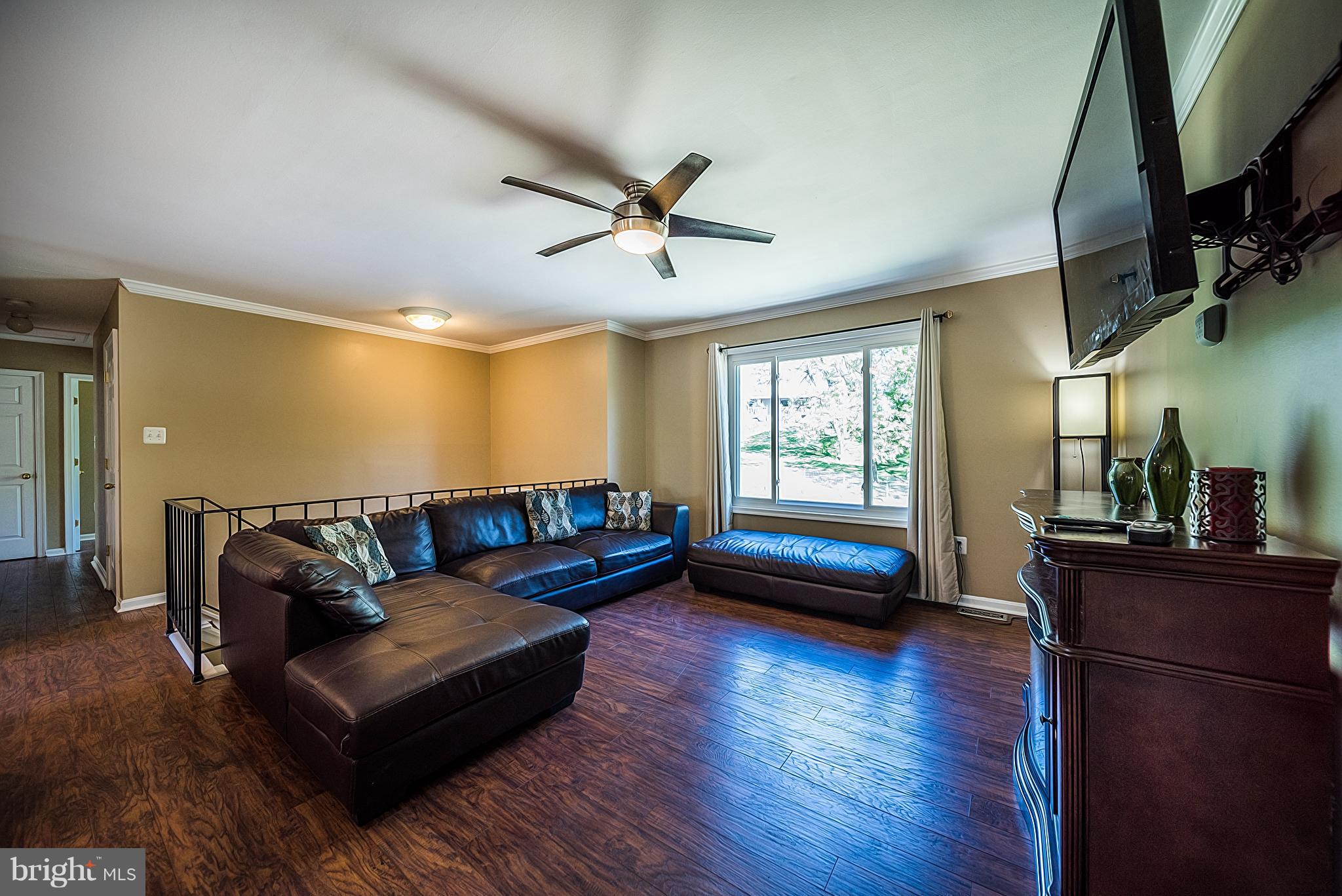 9511 Old Solomons Island Road Owings, MD 20736 - Photo 12 of 29 Living Room
