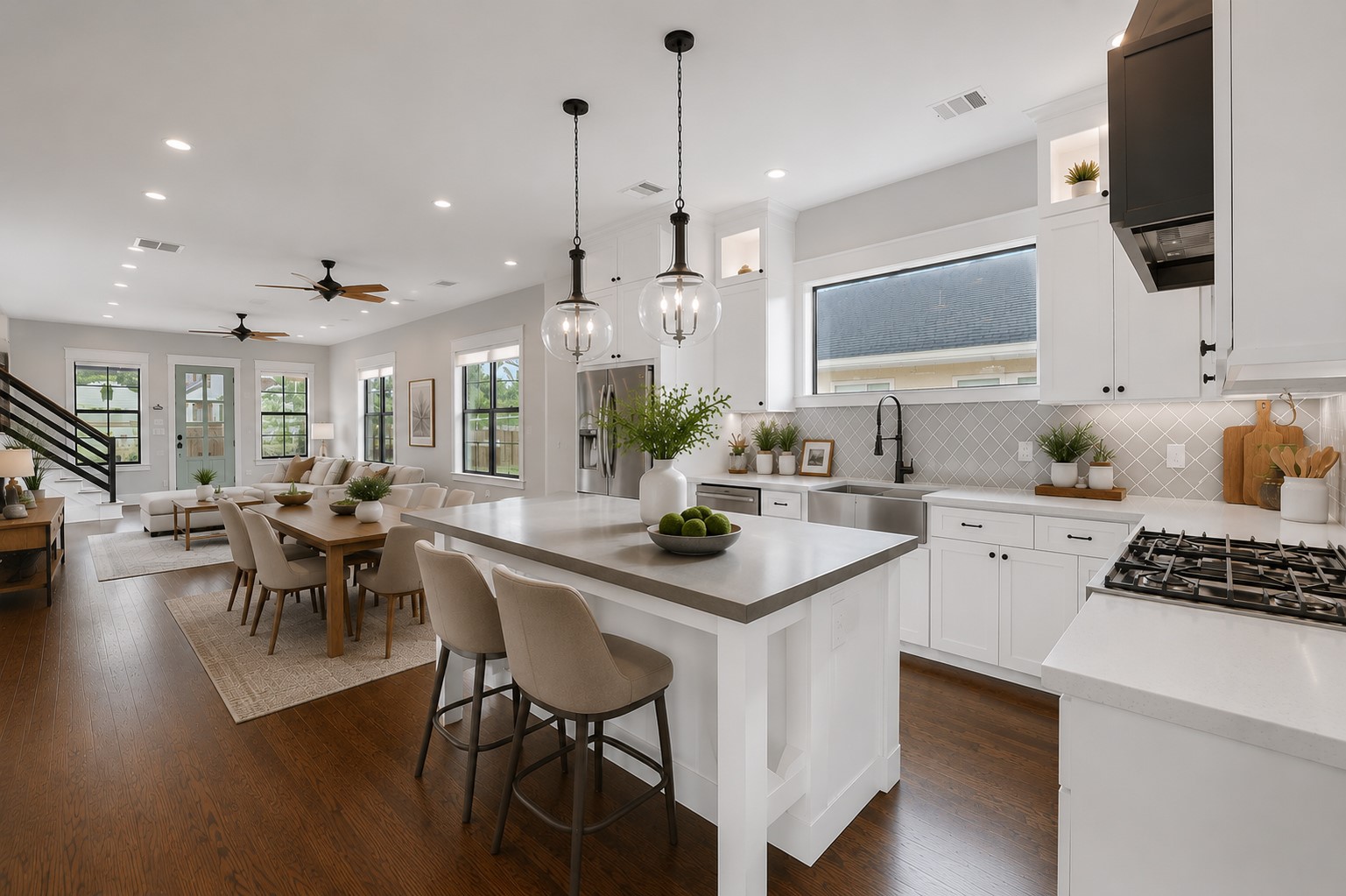 914 Robbie Street Houston, TX 77009 - Photo 16 of 50 a kitchen with a table and chairs in it