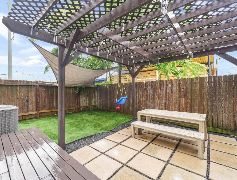 1309 Laird Street, Unit A Houston, TX 77008 - Photo 21 of 22 a view of backyard with a table and chairs
