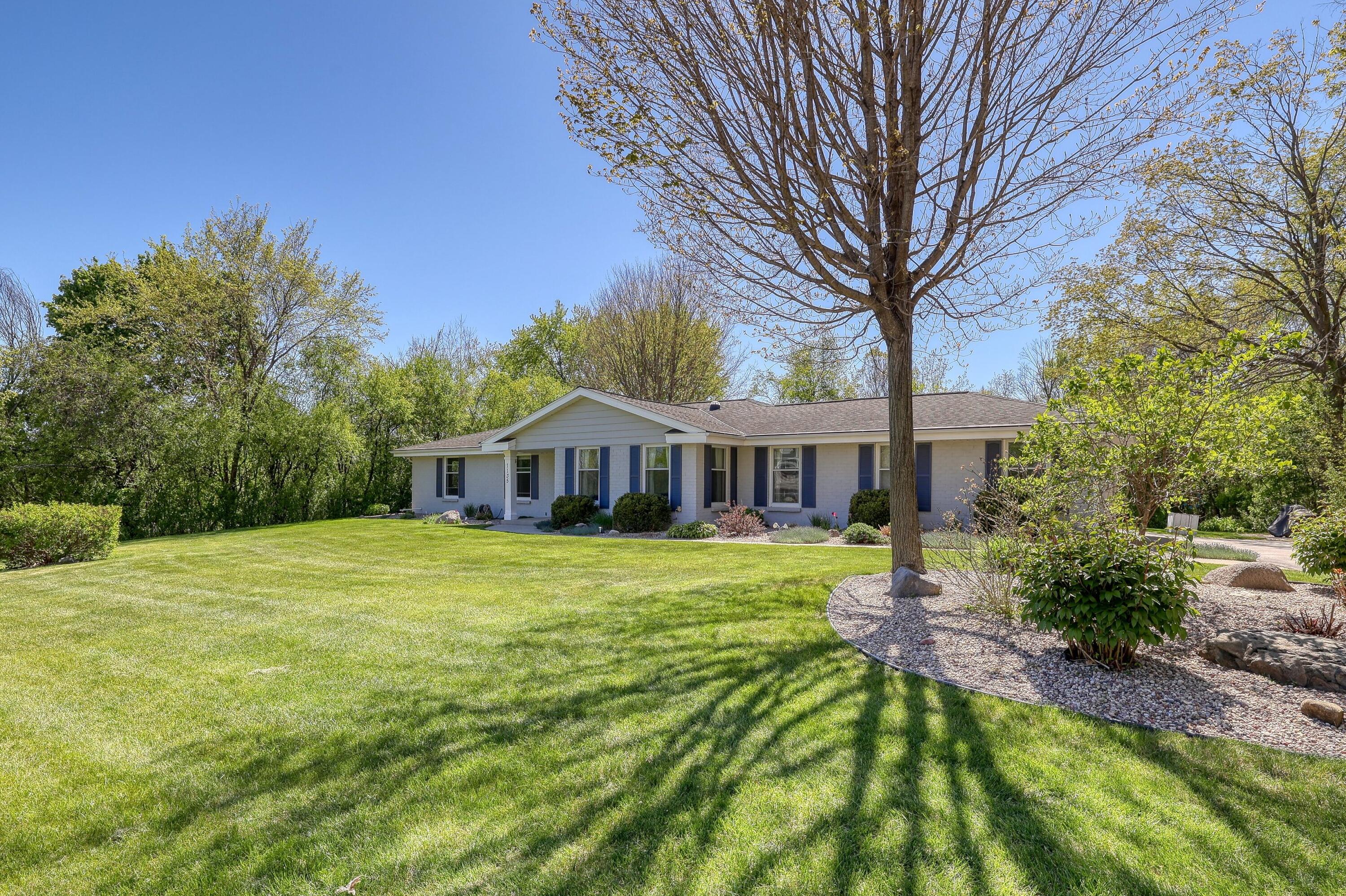 1135 South Ridgeway Road Brookfield, WI 53045 - Photo 4 of 63 Front