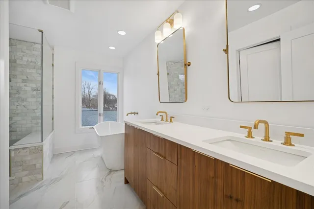 $1,195,000 | 1832 Eastwood Avenue, Highland Park, IL 60035