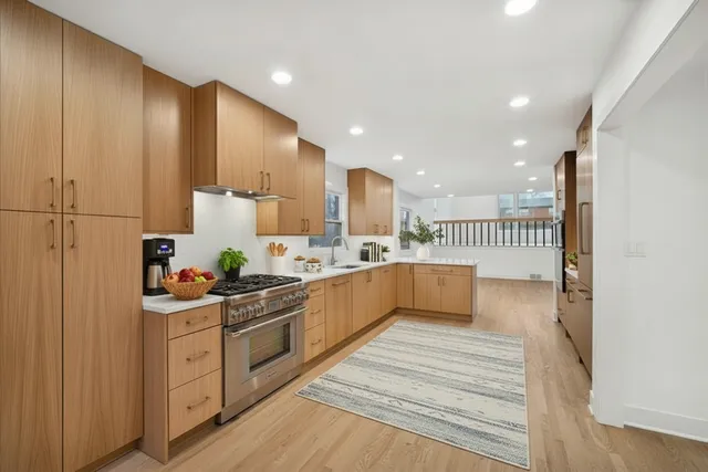 $1,195,000 | 1832 Eastwood Avenue, Highland Park, IL 60035