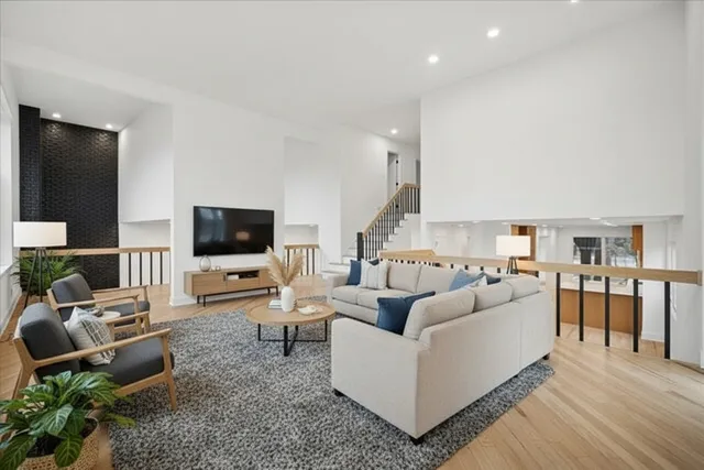 $1,195,000 | 1832 Eastwood Avenue, Highland Park, IL 60035