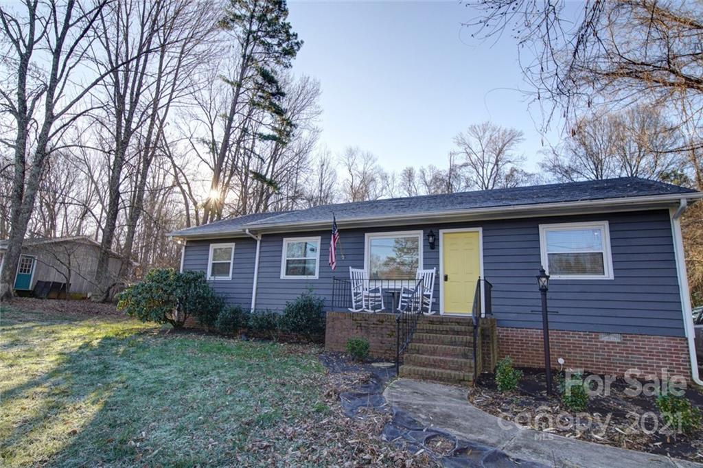 1032 Ravendale Drive Charlotte, NC 28216 - Photo 20 of 20 a front view of a house with garden