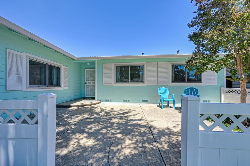 6447 Rexford Way Carmichael, CA 95608 - Photo 2 of 33