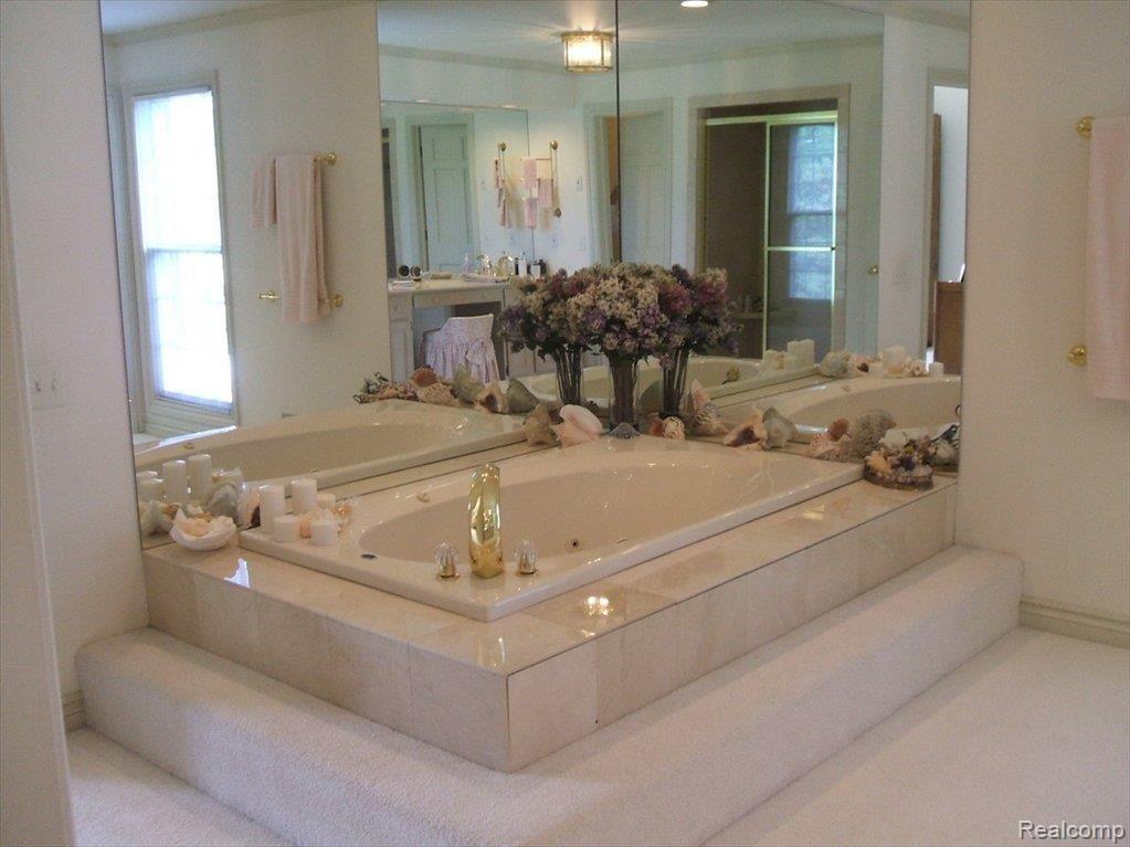 285 Barden Road Bloomfield Hills, MI 48304 - Photo 17 of 21 Master Bathroom