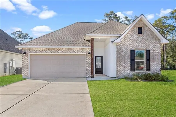 $325,000 | 308 Covington Cottage Lane, Covington, LA 70433